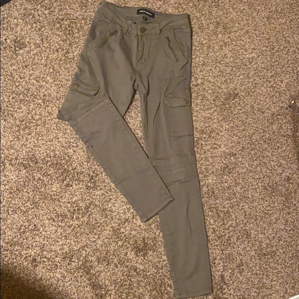 Army green jeans with pockets on the side Size 5